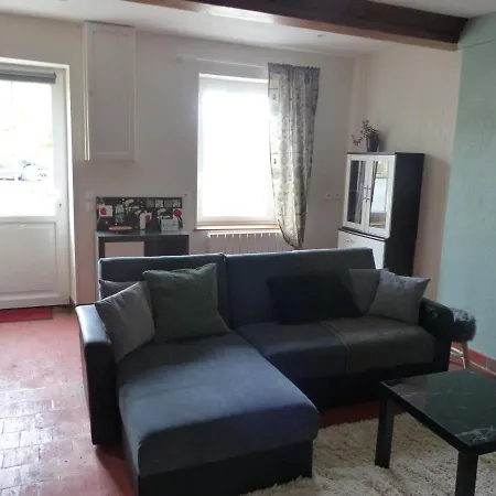 Jolie Maison Pour 4 A 6 Personnes 別荘