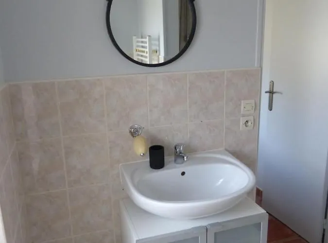 Jolie Maison Pour 4 A 6 Personnes * Ellon